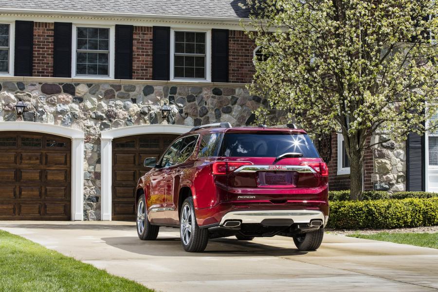  GMC Acadia Denali 2016 года  (фото 24 из 33)